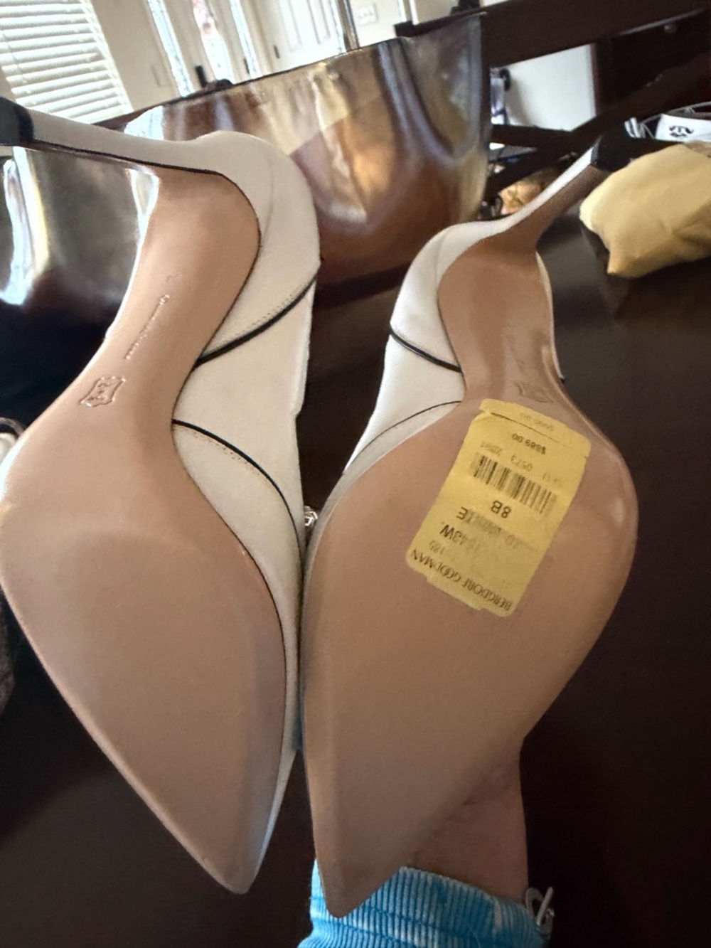 Gianvito Rossi White Scalloped Pointed-Toe Pumps with Black Trim - Picture 7 of 12